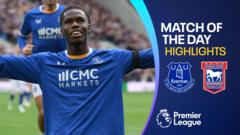 Everton's unbeaten run continues with win over 10-man Ipswich
