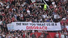 Man Utd protest against ownership before derby